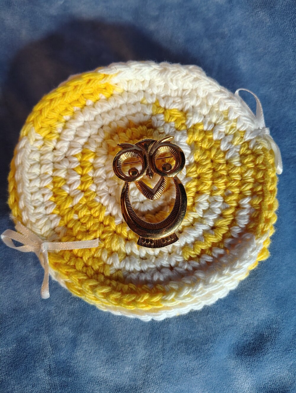 Vintage 1990s Avon Wise Eyes Gold Tone Owl Brooch and Handmade Crochet Coasters